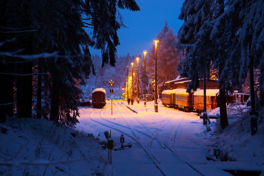 train-nuit-neige-Laponie